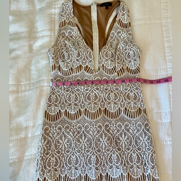 Gorgeous Small White Lace Dress with Tan Lining - Picture 6 of 7